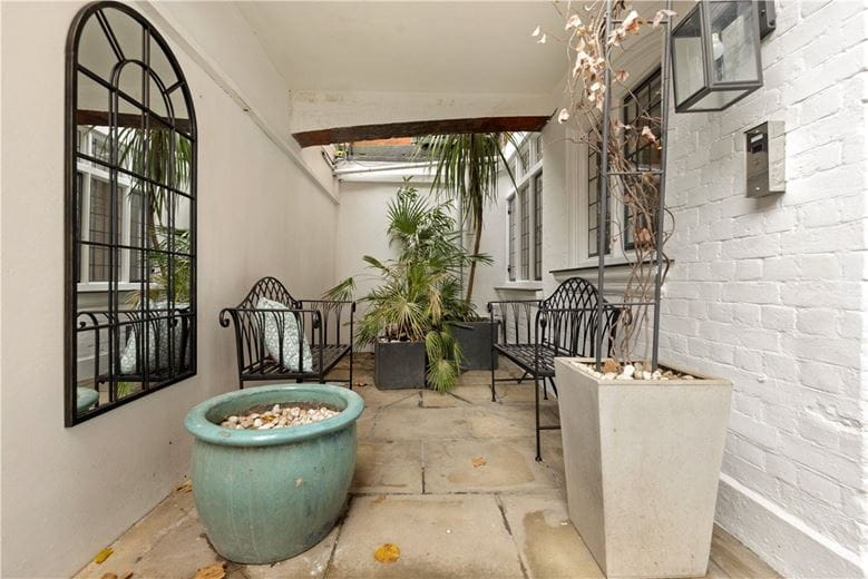 2 bedroom flat, Cadogan Square, Knightsbridge SW1X - Available