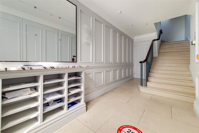 1 bedroom flat, Egerton Gardens Mews, Knightsbridge SW3 - Available