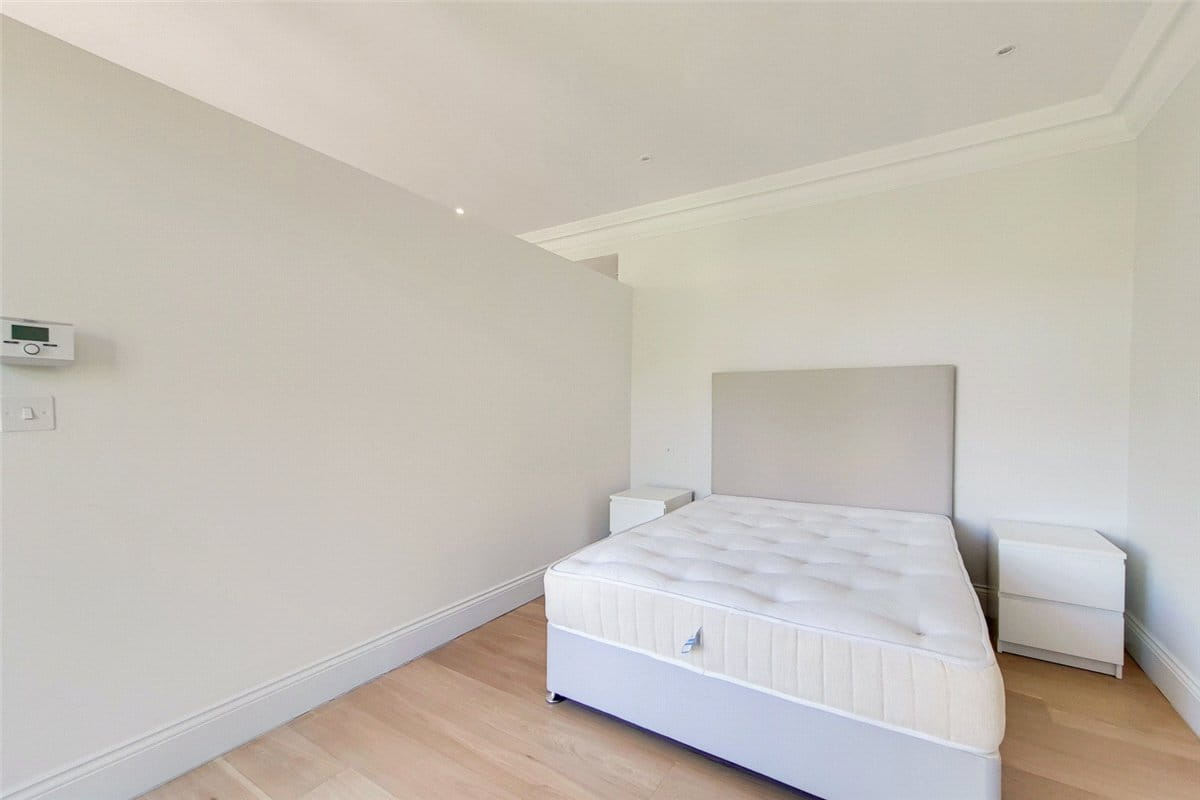 1 bedroom flat, Egerton Gardens Mews, Knightsbridge SW3 - Available