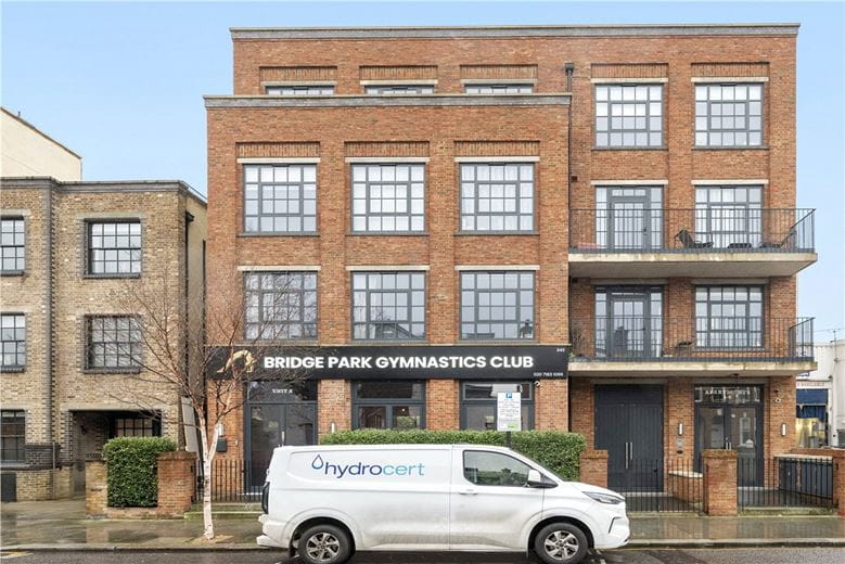 1 bedroom flat, Latimer Road, North Kensington W10 - Available