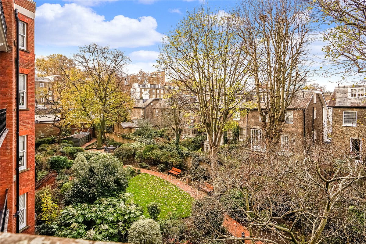 4 bedroom flat, Gloucester Road, South Kensington SW7 - Available