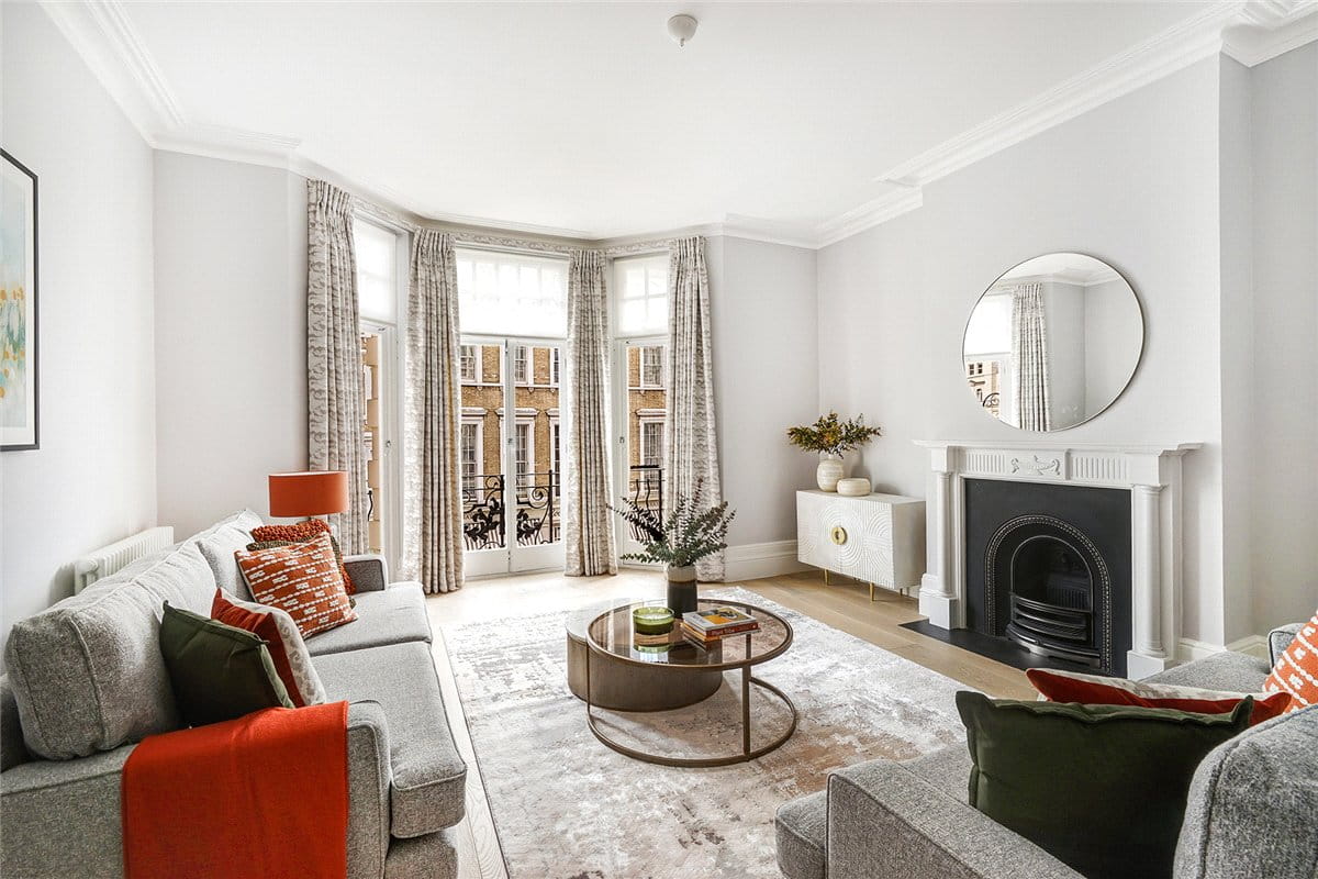 4 bedroom flat, Gloucester Road, South Kensington SW7 - Available