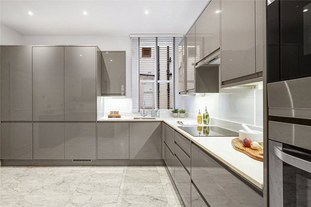 4 bedroom flat, Gloucester Road, South Kensington SW7 - Available