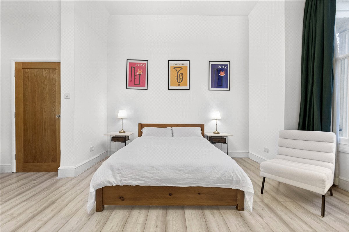  bedroom flat, Westbourne Terrace, Paddington W2 - Available