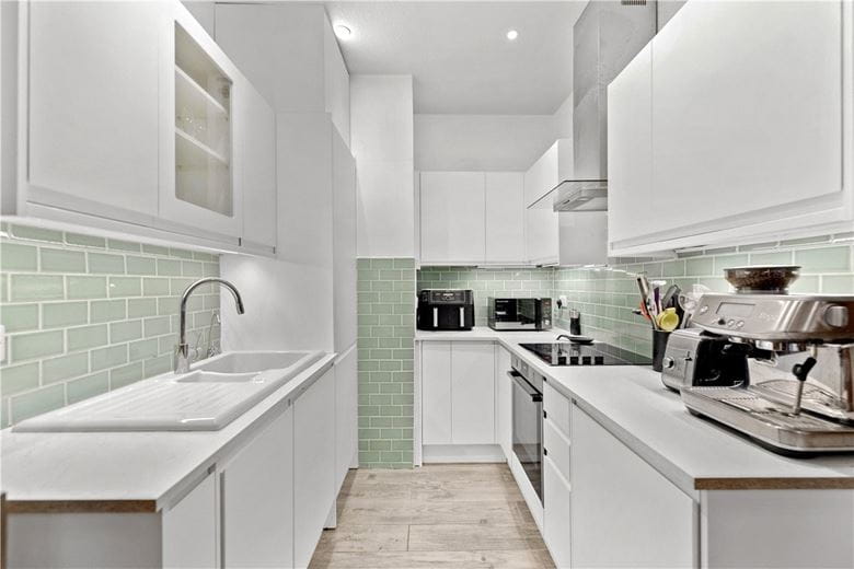  bedroom flat, Westbourne Terrace, Paddington W2 - Available