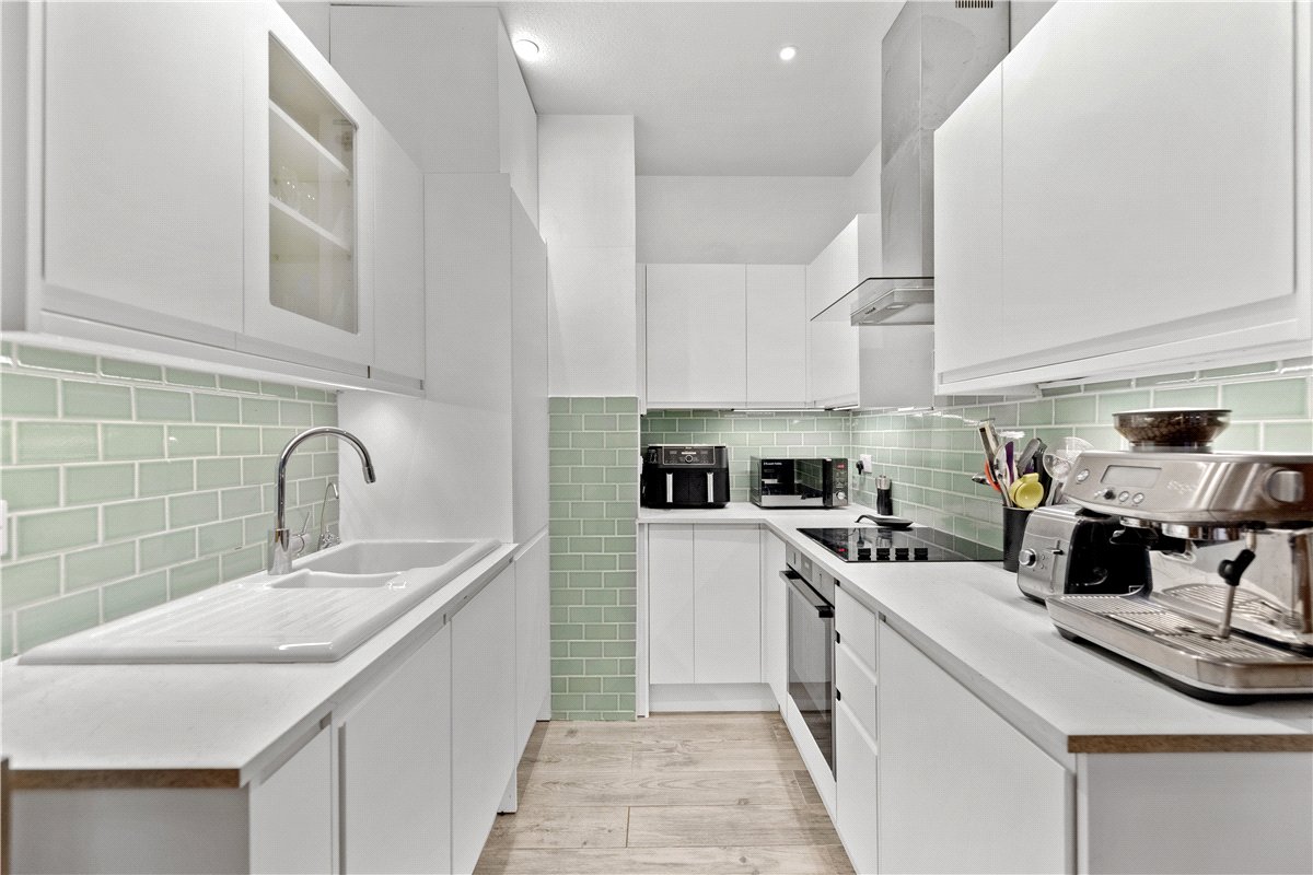  bedroom flat, Westbourne Terrace, Paddington W2 - Available