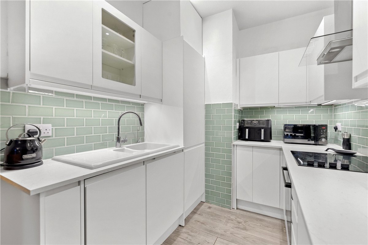  bedroom flat, Westbourne Terrace, Paddington W2 - Available