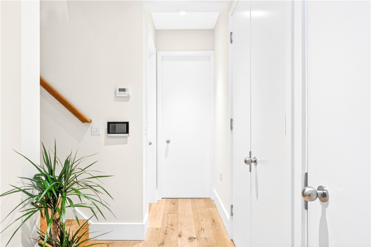 2 bedroom flat, Thurloe Place Mews, South Kensington SW7 - Available