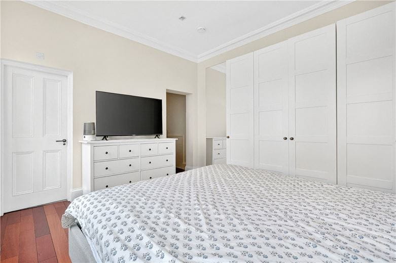 2 bedroom flat, Harrington Gardens, London SW7 - Available