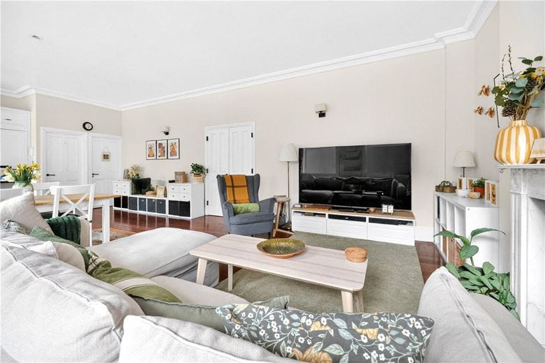 2 bedroom flat, Harrington Gardens, London SW7 - Available