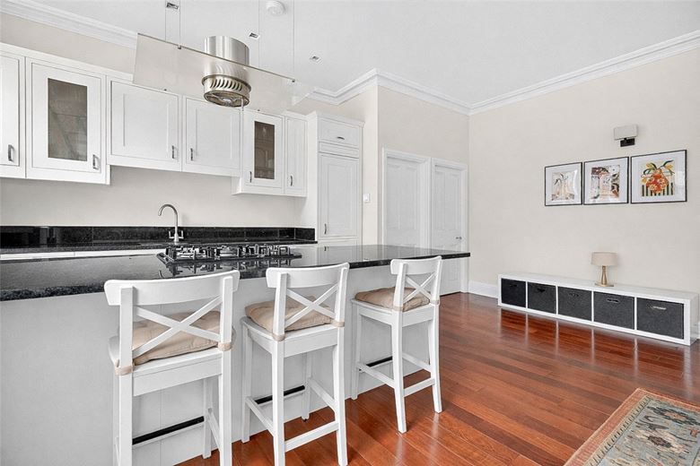 2 bedroom flat, Harrington Gardens, London SW7 - Available