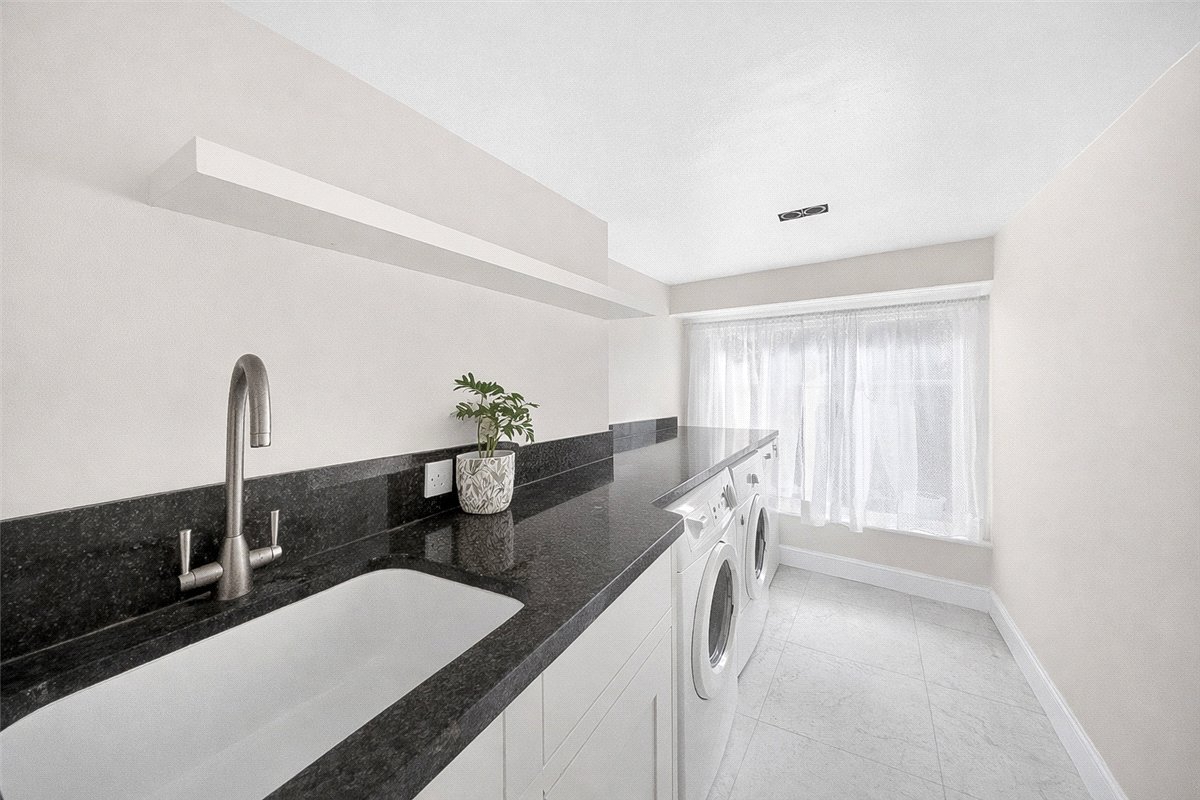 2 bedroom flat, Harrington Gardens, London SW7 - Available