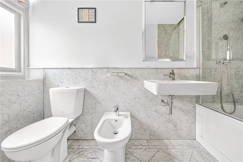 2 bedroom flat, Harrington Gardens, London SW7 - Available