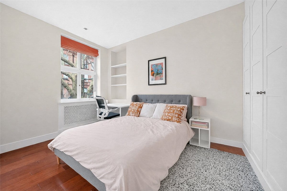 2 bedroom flat, Harrington Gardens, London SW7 - Available