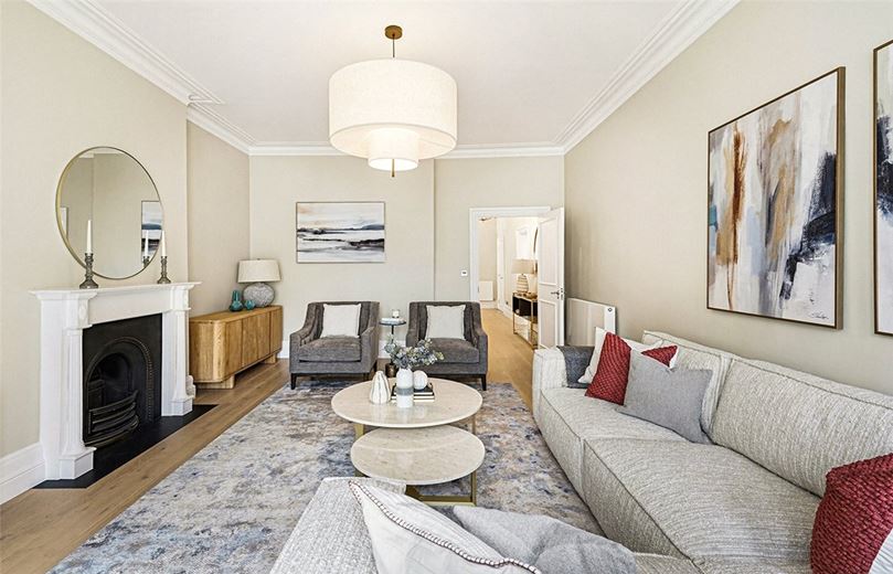 4 bedroom flat, Gloucester Road, South Kensington SW7 - Available