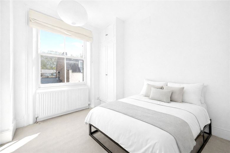2 bedroom flat, Ladbroke Road, Holland Park W11 - Available