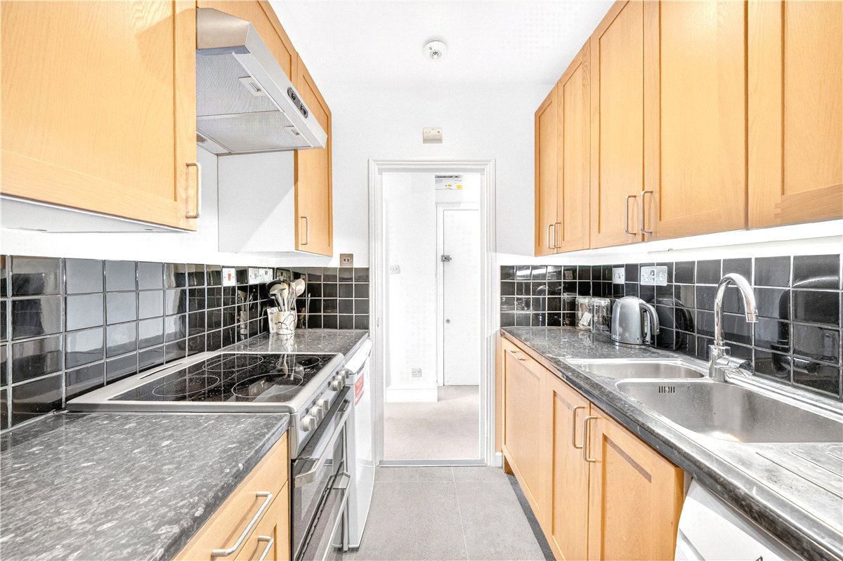 2 bedroom flat, Ladbroke Road, Holland Park W11 - Available