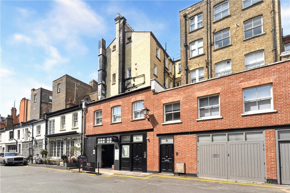1 bedroom flat, Egerton Gardens Mews, Knightsbridge SW3 - Available