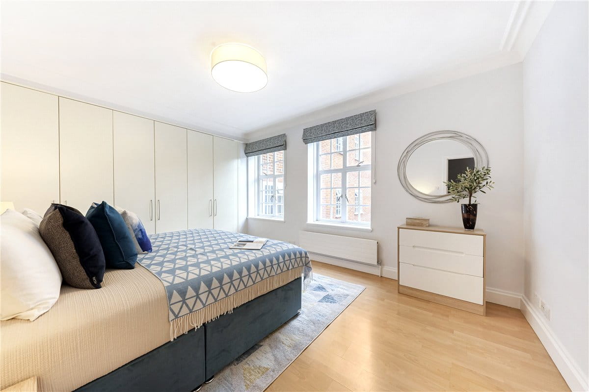 3 bedroom flat, Stafford Court, Kensington High Street W8 - Available