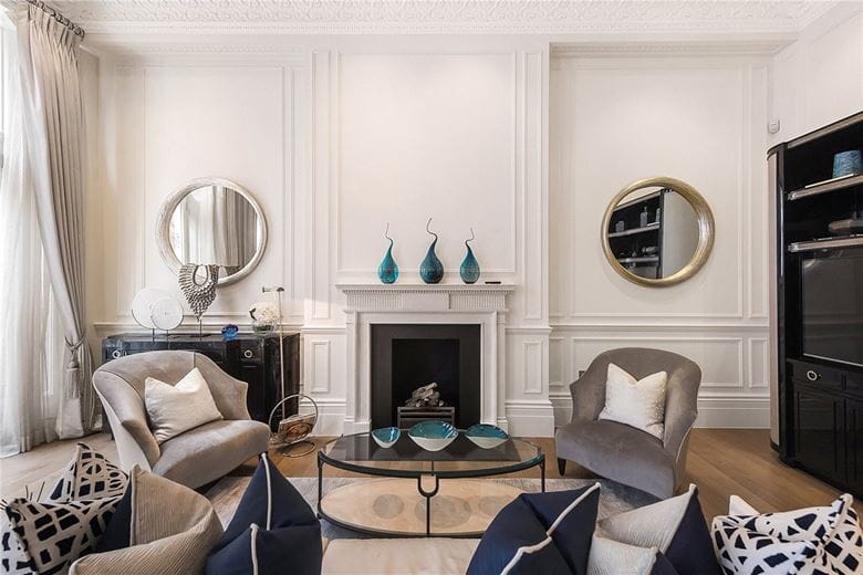2 bedroom flat, Ennismore Gardens, Knightsbridge SW7 - Available