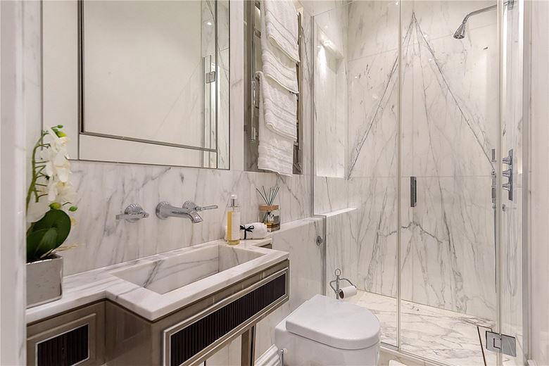 2 bedroom flat, Ennismore Gardens, Knightsbridge SW7 - Available