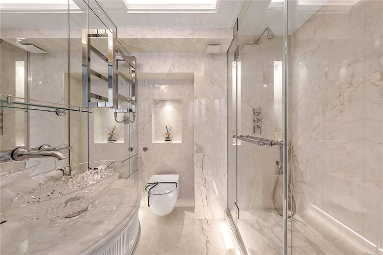 2 bedroom flat, Ennismore Gardens, Knightsbridge SW7 - Available