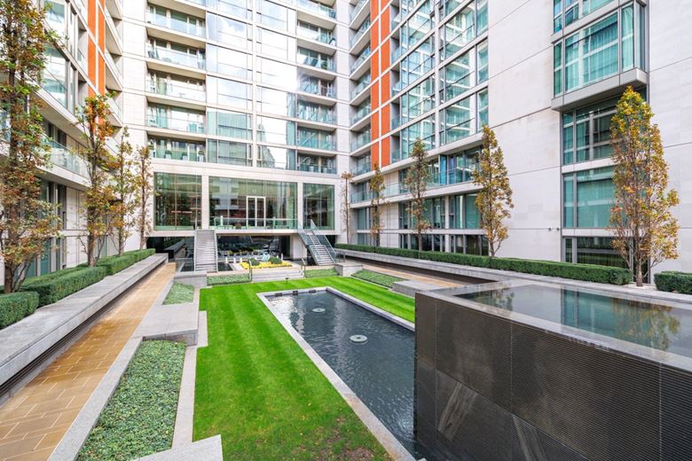 1 bedroom flat, Knightsbridge, Knightsbridge SW7 - Available