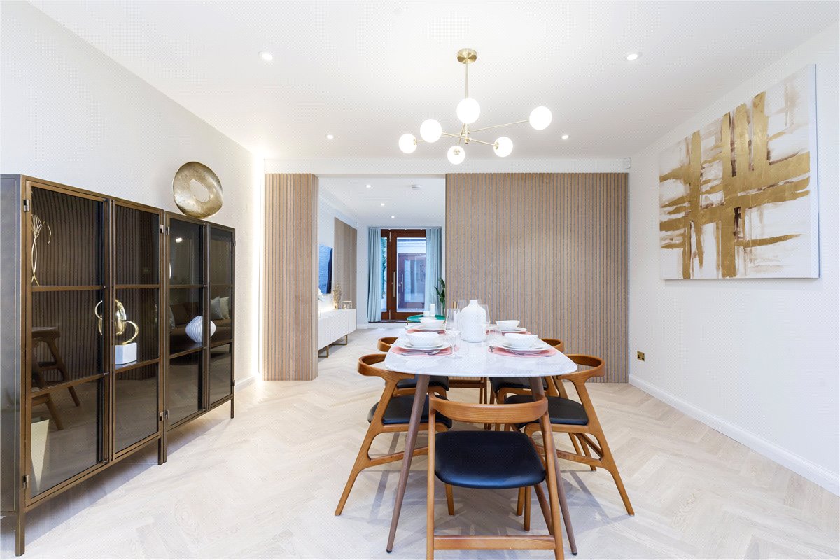 3 bedroom maisonette, Cornwall Gardens, South Kensington SW7 - Available