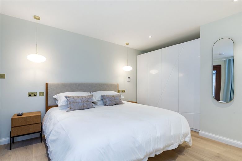 3 bedroom maisonette, Cornwall Gardens, South Kensington SW7 - Available