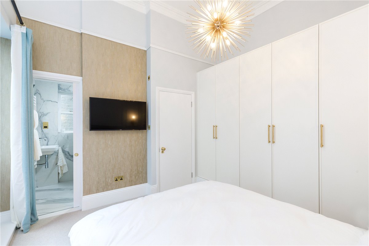 3 bedroom maisonette, Cornwall Gardens, South Kensington SW7 - Available