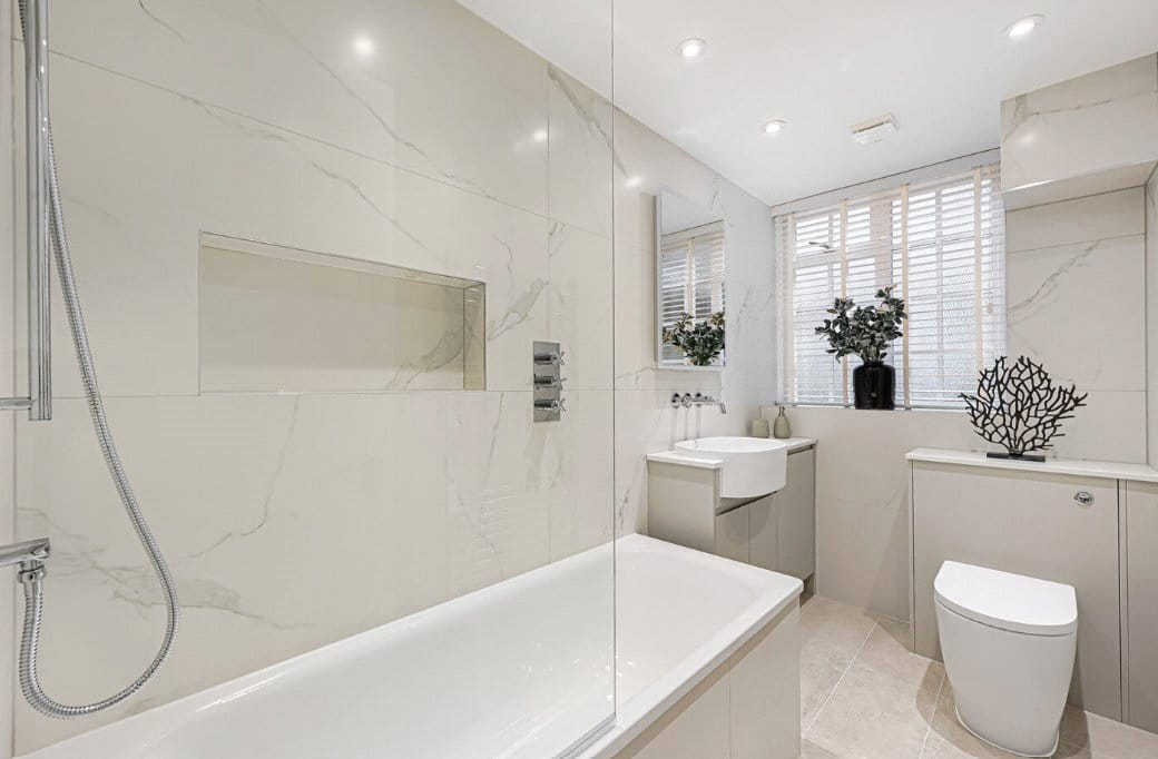 2 bedroom flat, Stafford Court, Kensington High Street W8 - Available