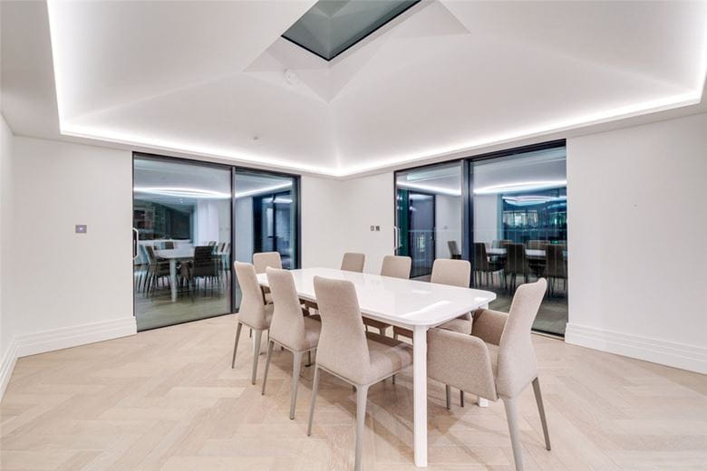 3 bedroom flat, Kensington Gardens Square, Bayswater W2 - Available