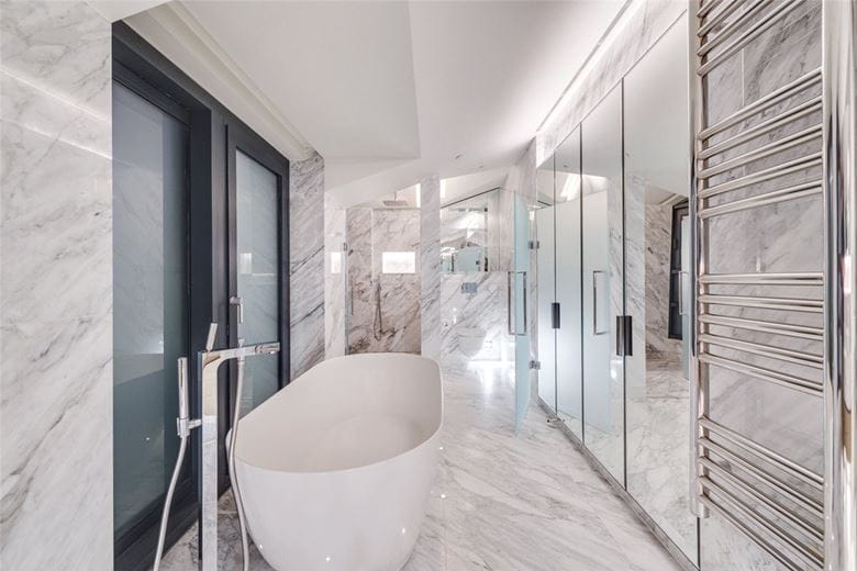 3 bedroom flat, Kensington Gardens Square, Bayswater W2 - Available