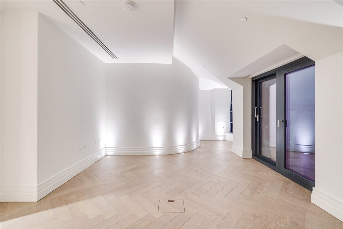 3 bedroom flat, Kensington Gardens Square, Bayswater W2 - Available