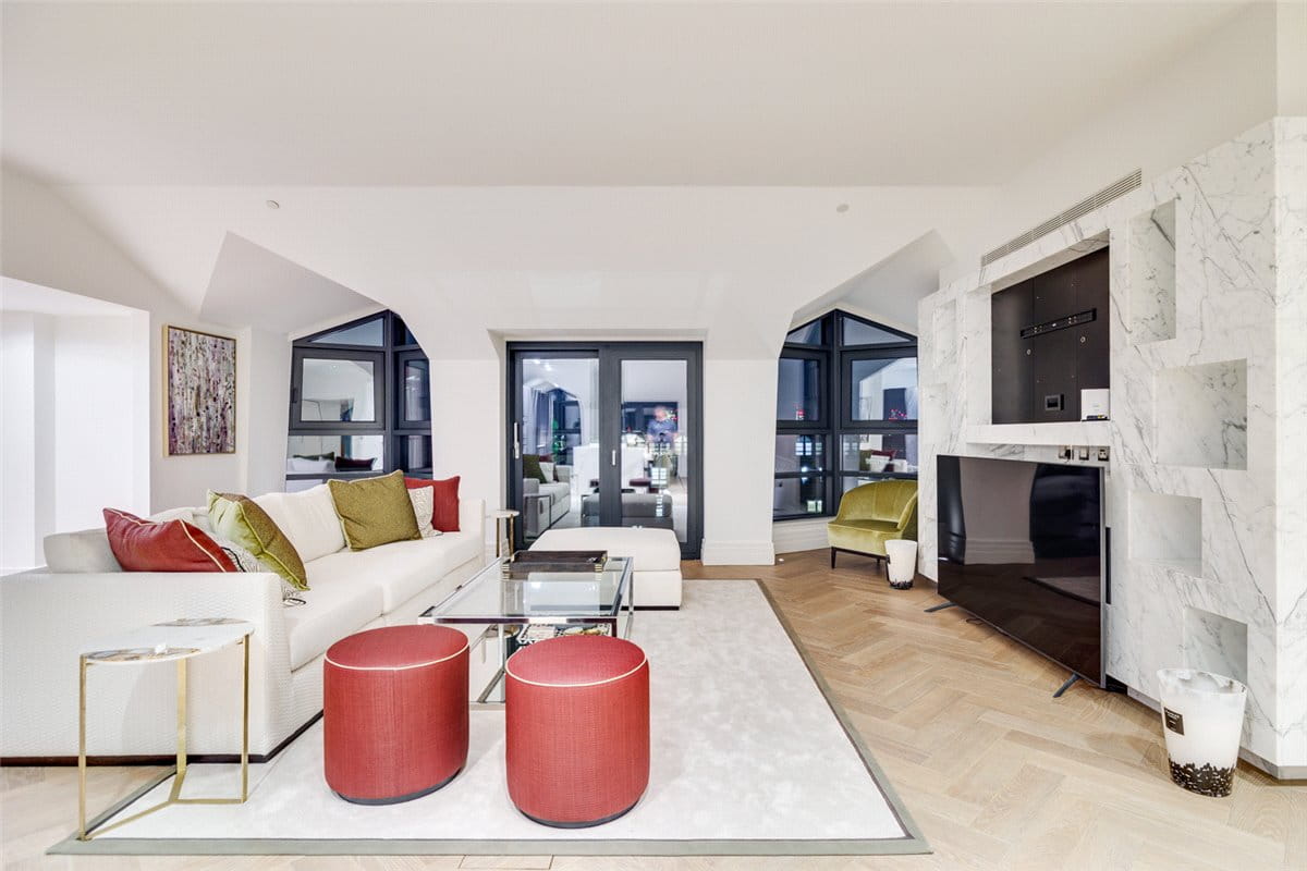 3 bedroom flat, Kensington Gardens Square, Bayswater W2 - Available