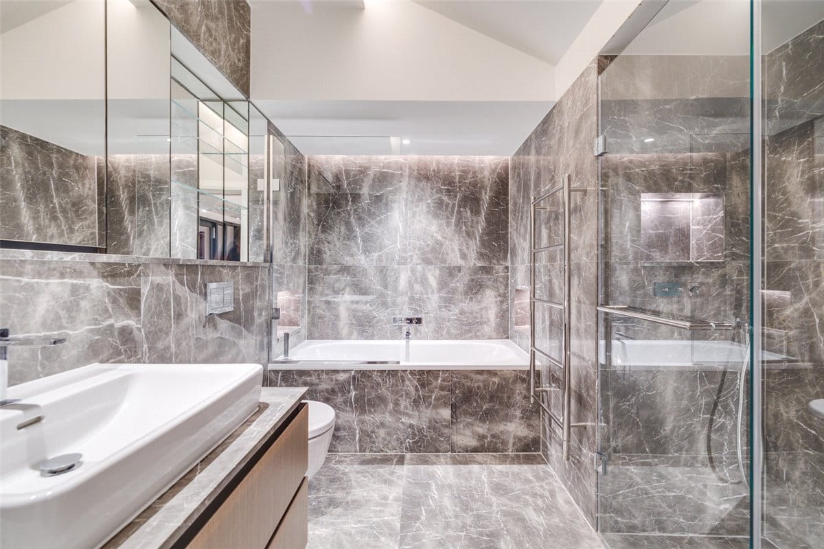 3 bedroom flat, Kensington Gardens Square, Bayswater W2 - Available
