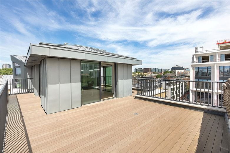 3 bedroom flat, Kensington Gardens Square, Bayswater W2 - Available