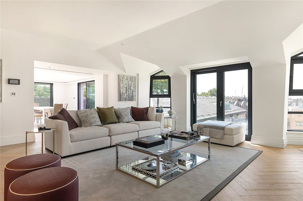 3 bedroom flat, Kensington Gardens Square, Bayswater W2 - Available