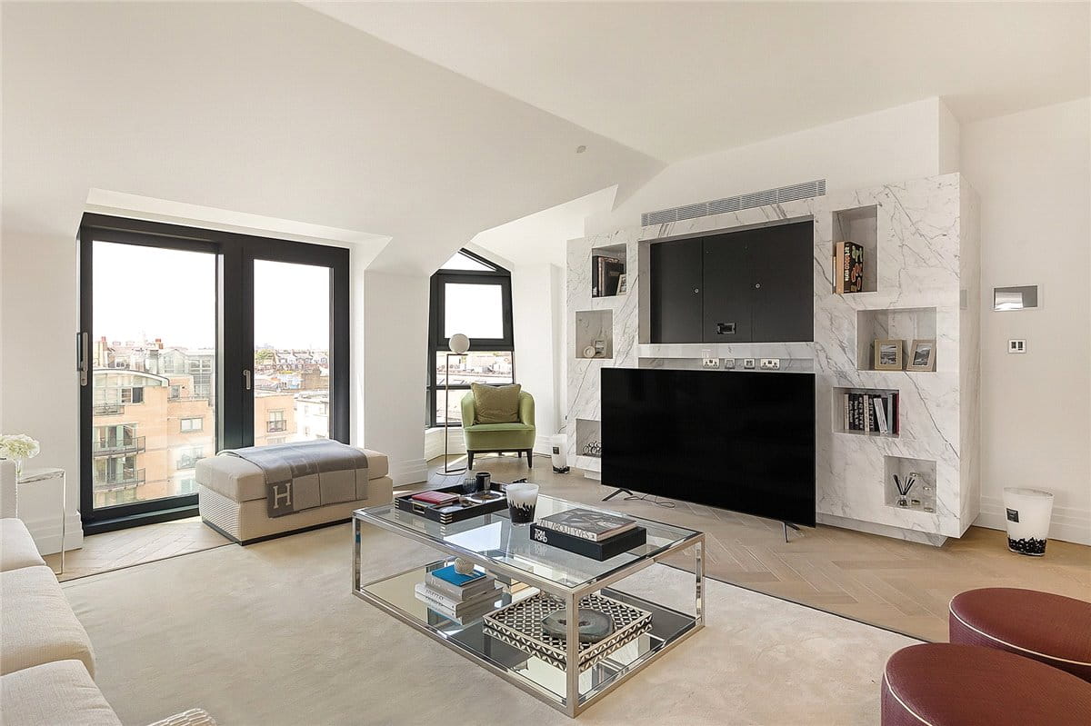 3 bedroom flat, Kensington Gardens Square, Bayswater W2 - Available