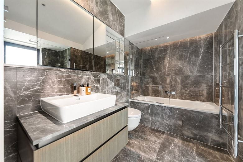 3 bedroom flat, Kensington Gardens Square, Bayswater W2 - Available