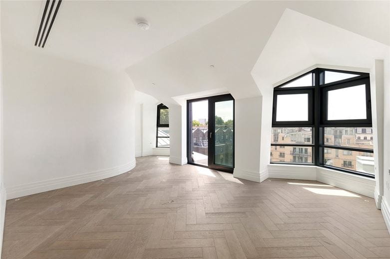 3 bedroom flat, Kensington Gardens Square, Bayswater W2 - Available