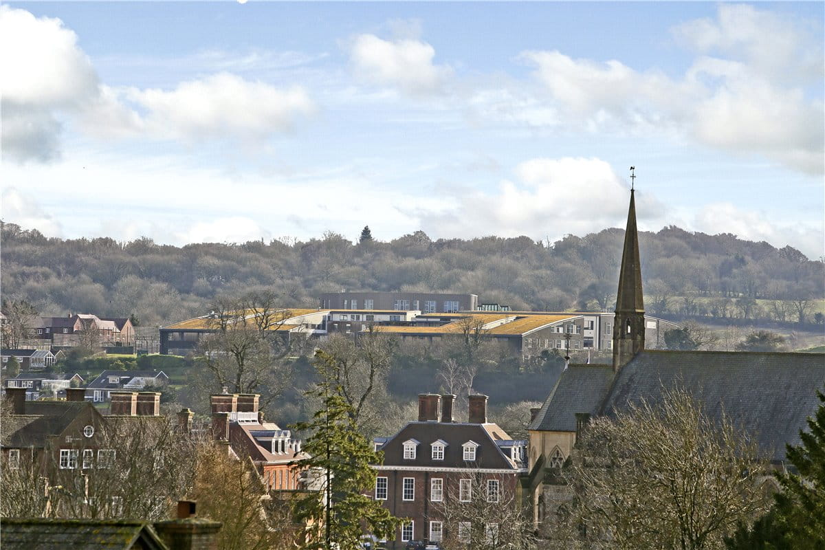 1 bedroom flat, High Street, Marlborough SN8 - Available