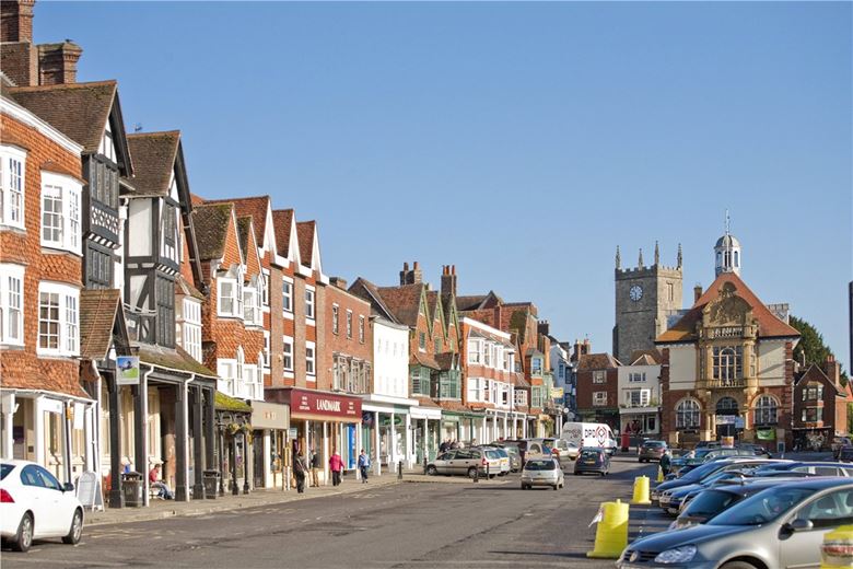 1 bedroom flat, High Street, Marlborough SN8 - Available