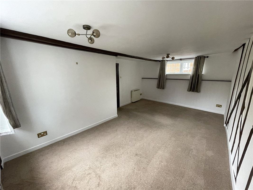 1 bedroom flat, High Street, Marlborough SN8 - Available