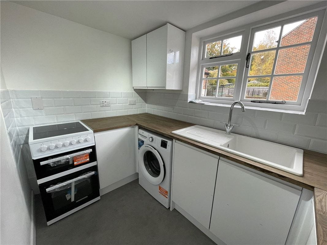 1 bedroom flat, High Street, Marlborough SN8 - Available