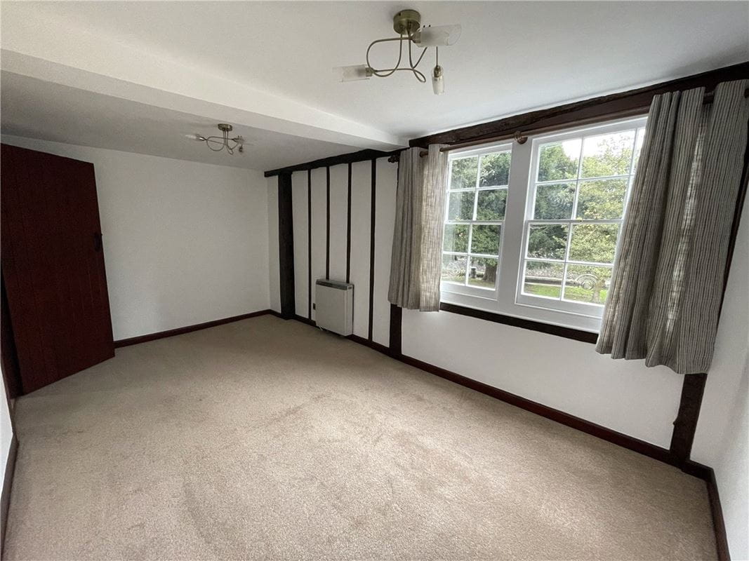 1 bedroom flat, High Street, Marlborough SN8 - Available