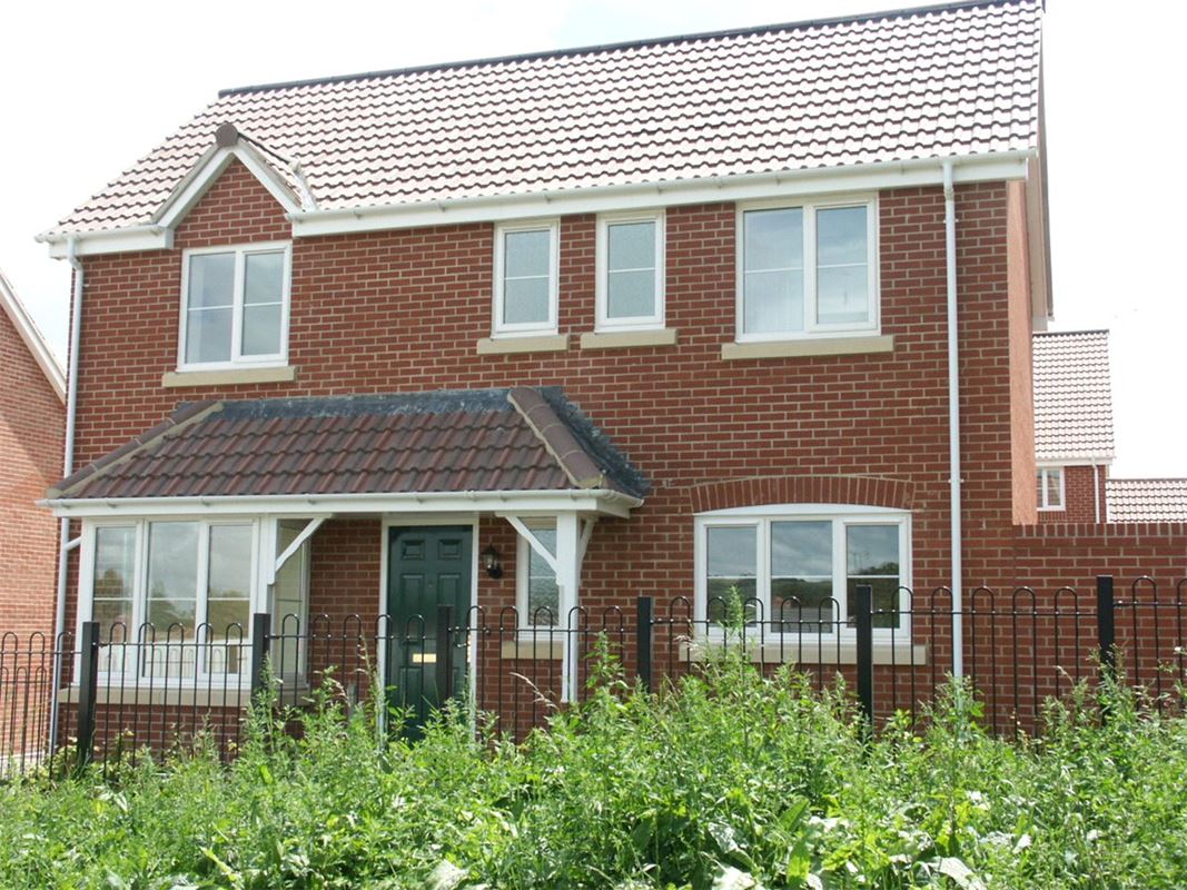 3 bedroom house, Smiths Close, Pewsey SN9 - Available