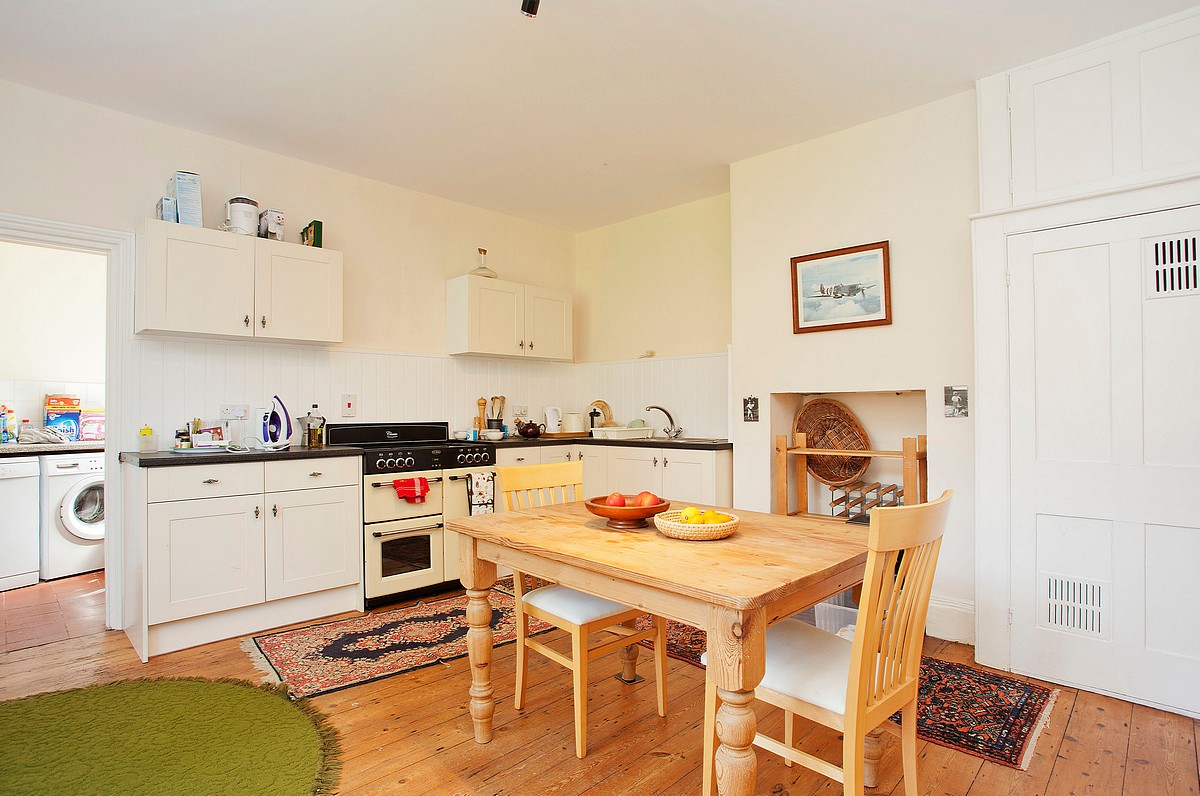 4 bedroom house, Druids Cottage, Druids Lodge SP3 - Available