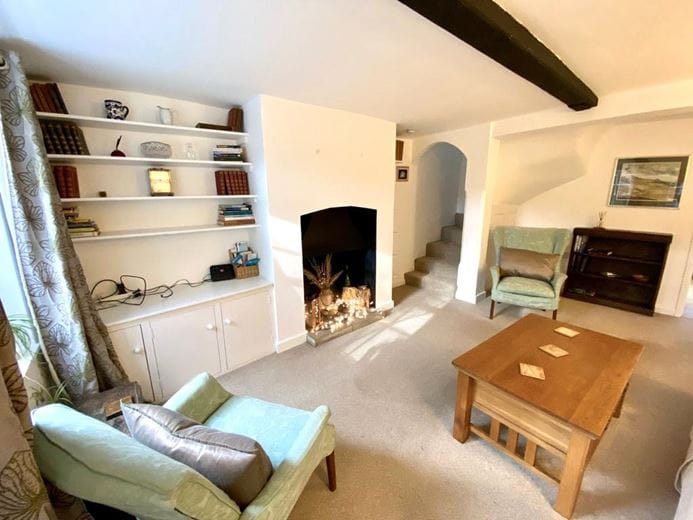 2 bedroom cottage, Wellington Place, High Street SN8 - Available