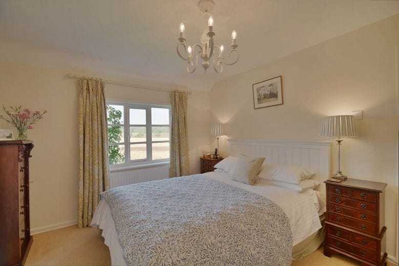 3 bedroom cottage, Harding Farm Cottages, Great Bedwyn SN8 - Let Agreed